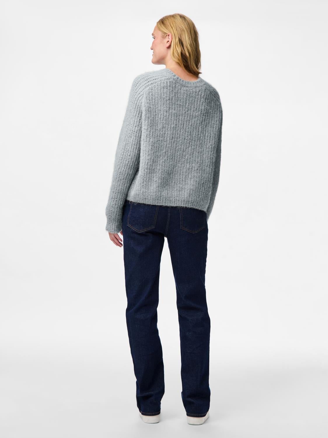 model_shot-back